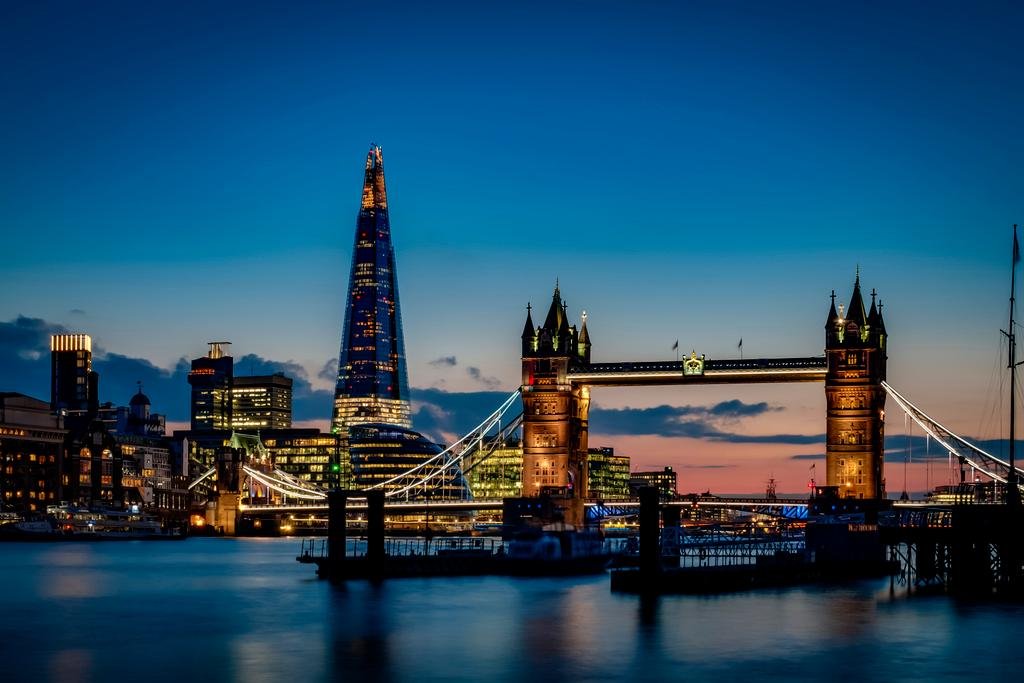 Amazon.com: Tower Bridge and London Skyline Illuminated at